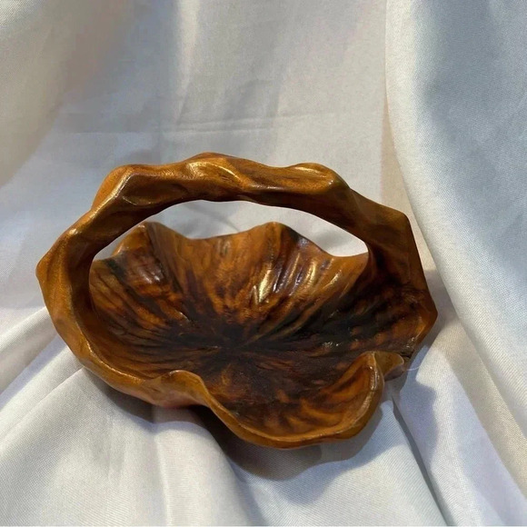 Small Handcarved Wooden Basket - Picture 5 of 6